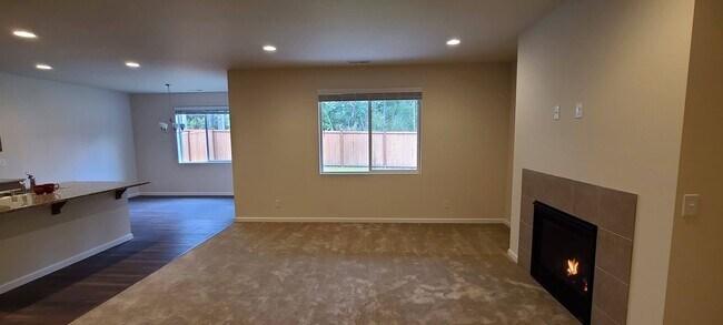 Building Photo - Gorgeous 3- bedroom 2.5 bathroom Port Orch...