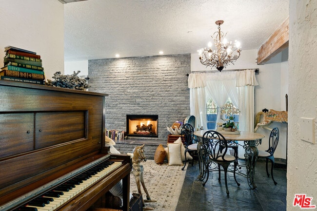 Building Photo - 2851 Seabreeze Dr