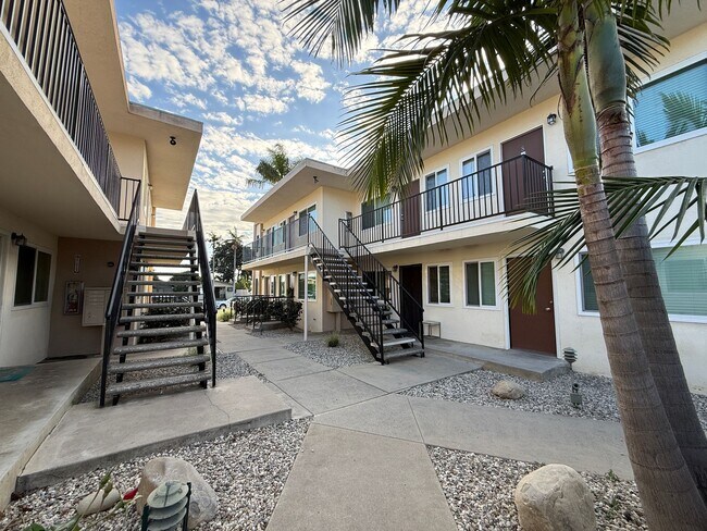 Building Photo - Downtown Ventura Upstairs One Bedroom Apartment