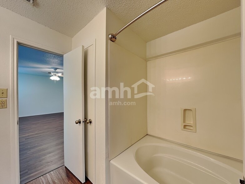 Building Photo - 8334 Tavern Pt