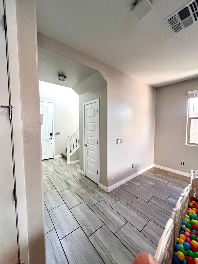 Building Photo - 9922 E Tahoe Ave