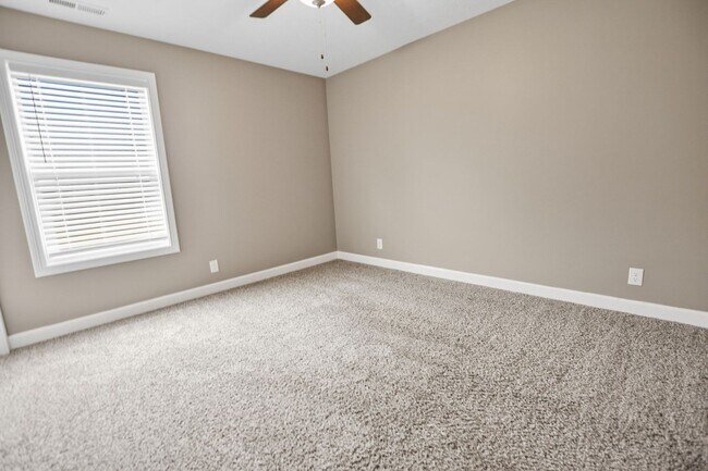 Building Photo - 542 Tacoma Dr