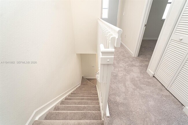 Building Photo - 2646 SE 27th Dr