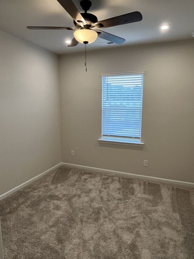 Building Photo - Newer 3 Bed Townhome in North Charlotte Area
