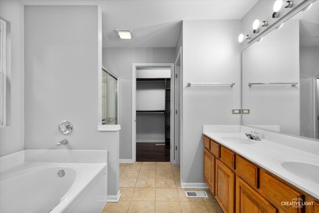 Building Photo - 2906 Peachtree Cir