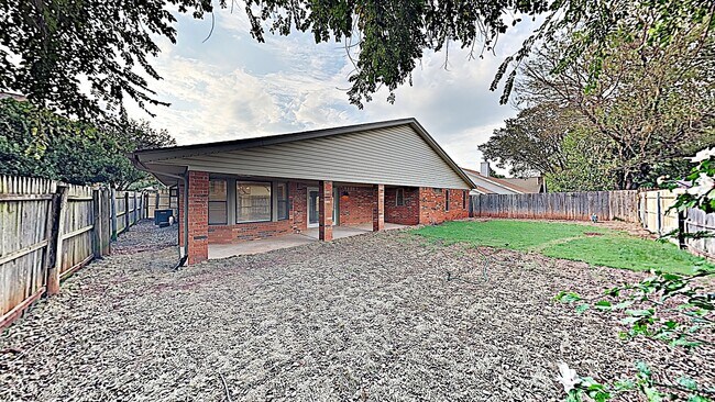 Building Photo - Beautiful 4 Bedroom 2 Bath in Edmond