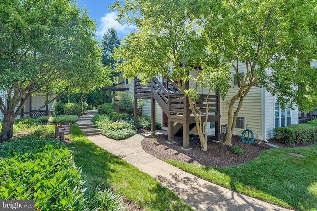 Building Photo - 10070 Oakton Terrace Rd