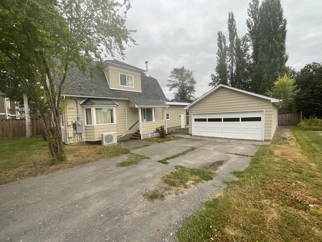 Building Photo - 3 Bed, 2 Bath Home with 2- Car Garage/Shop...