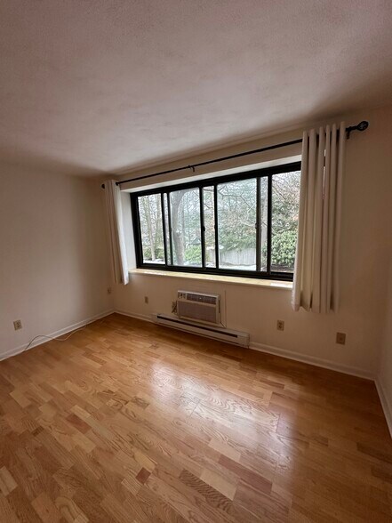 Building Photo - 1325 Worcester Rd