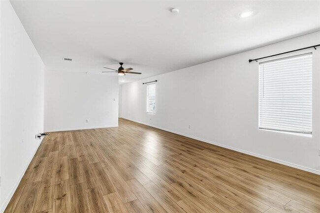 Building Photo - 162 Agate Clf Dr