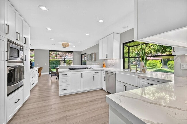 Building Photo - 77765 Cottonwood Cove