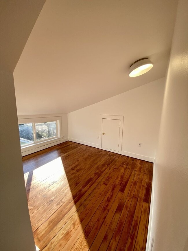 Building Photo - 5728 N Williams Ave