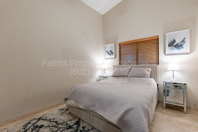 Building Photo - 9910 E Sutton Dr