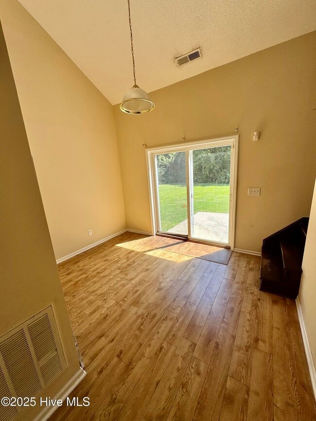 Building Photo - 1127 Brownlea Dr