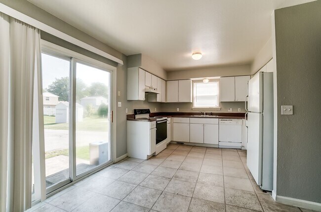 Building Photo - 3704 Willow Run Dr