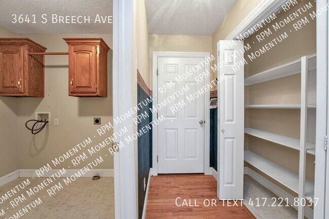 Building Photo - Chesterfield Village 3 Bedroom 2 Bath 2 Ca...