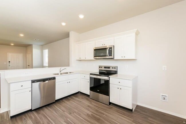Building Photo - 1810 Dogwood Dr