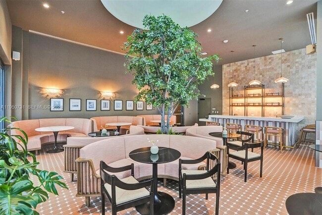 Building Photo - 11 NE 6th St