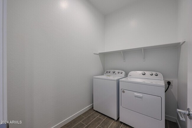 Building Photo - 7606 W Jackrabbit Ln