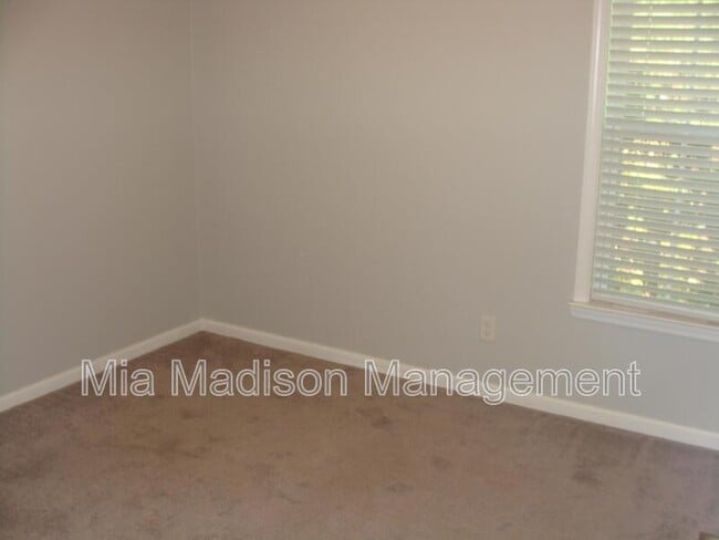 Building Photo - 115 Reese Way