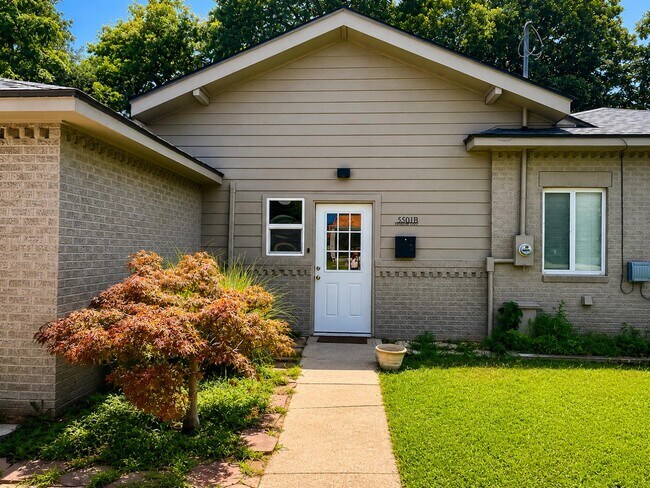 Building Photo - 5501 S Newport Ave