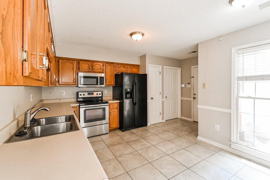 Building Photo - 9922 Lacee Ln