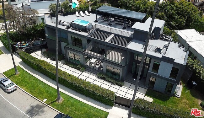 Building Photo - 12720 Montana Ave