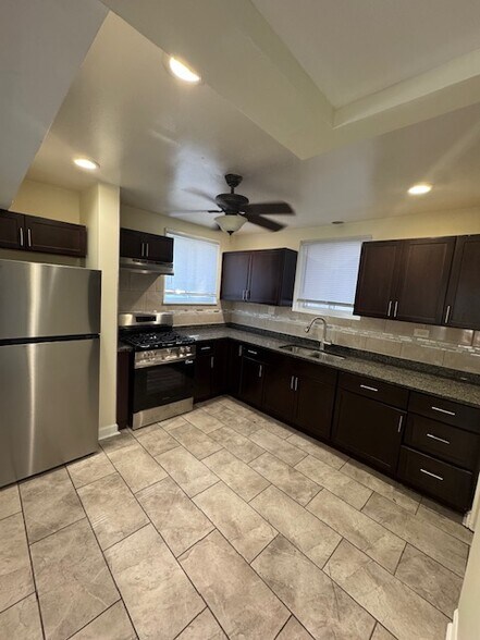 Kitchen - 14504 S Edbrooke Ave