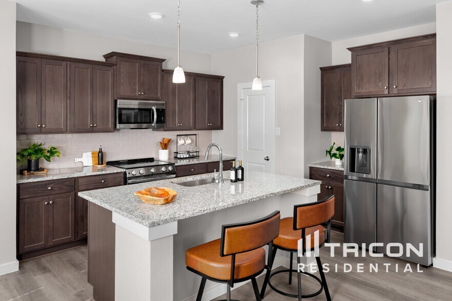 Building Photo - 8005 Calhoun Vly Dr