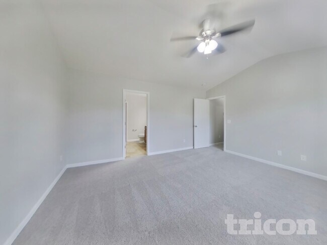 Building Photo - 2245 Bee Hive Dr