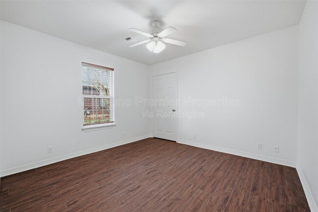 Building Photo - 2418 Loy Lake Rd