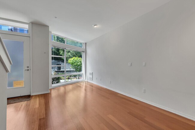 Building Photo - 15200 NE 81st Way