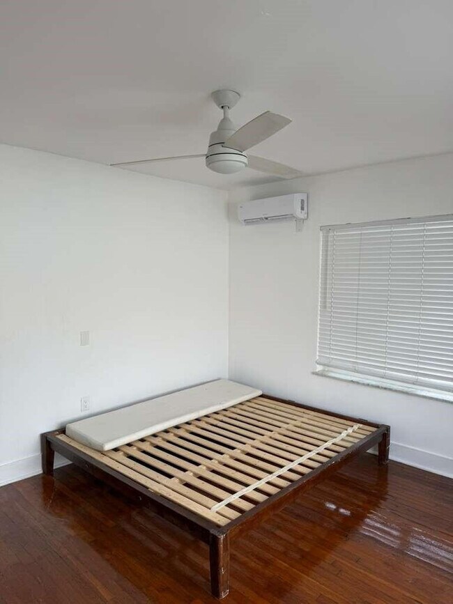 Building Photo - 817 Tyler St