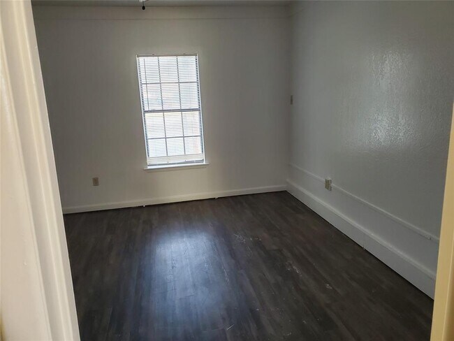 Building Photo - 907 Fairway Green Cove