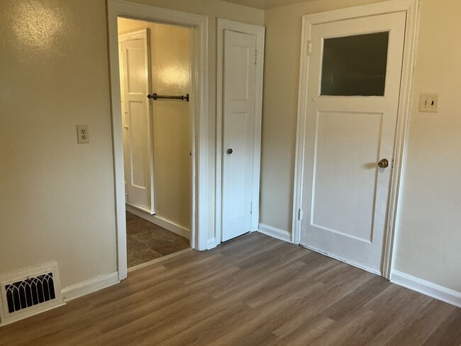 Building Photo - 3 bedroom Single Family