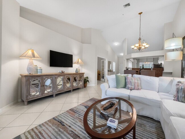 Building Photo - 2-bedroom + den condo in Lely Resort!