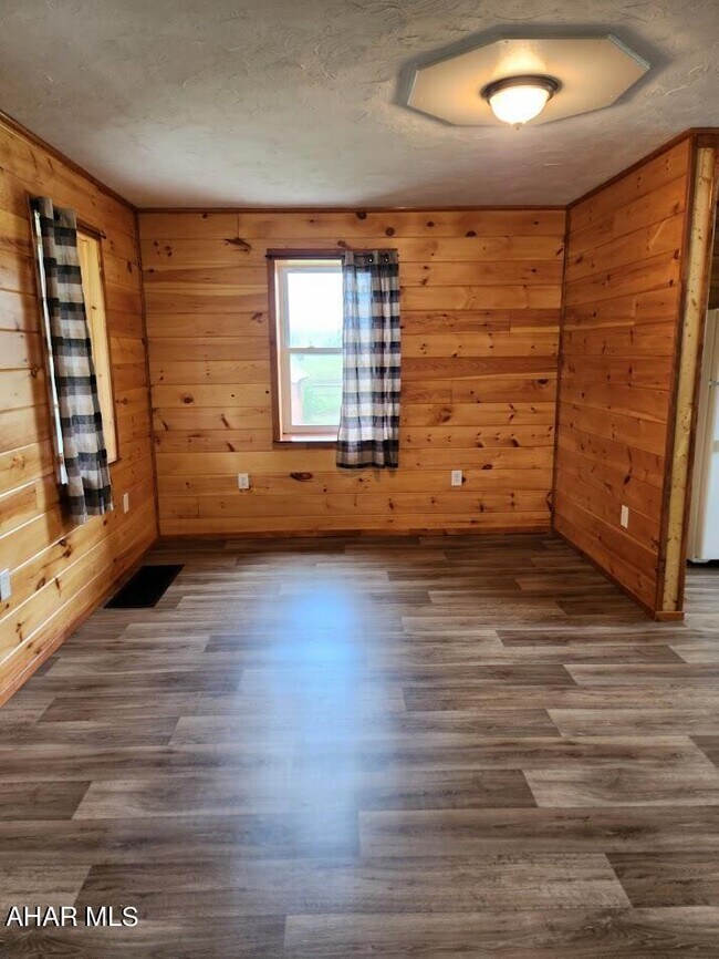Building Photo - 470 Golden Rule Dr