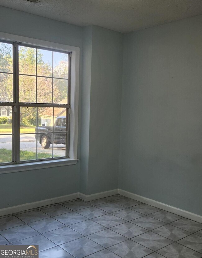 Building Photo - 10883 Knotty Pine Pl