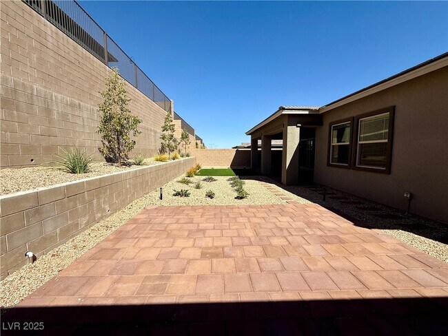 Building Photo - 981 Woodburn Ln