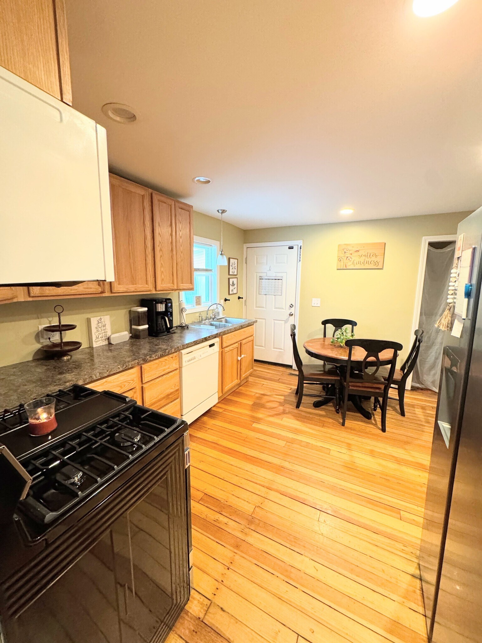 Building Photo - 36 Fowler St