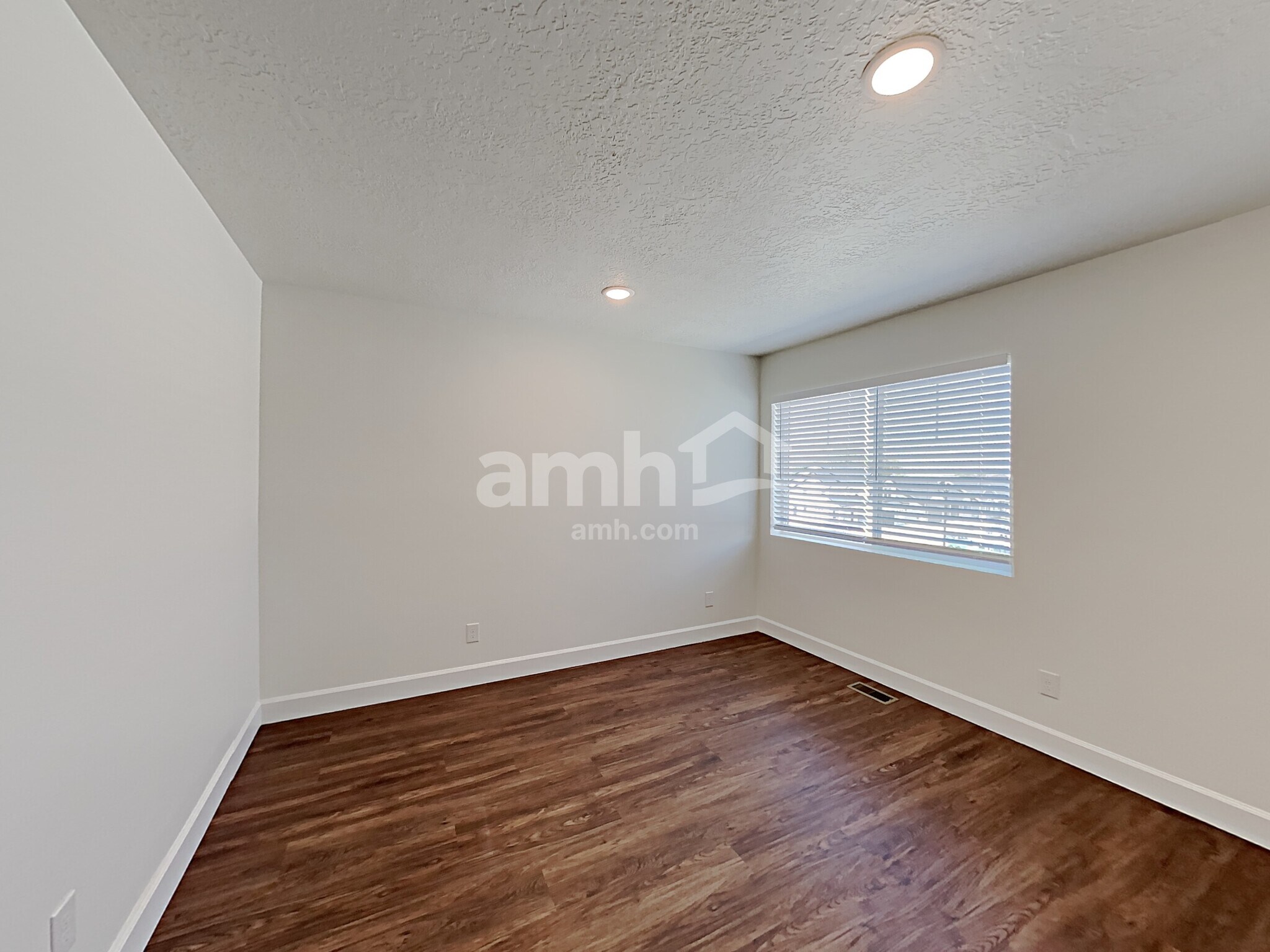 Building Photo - 1279 N Wagon Wy