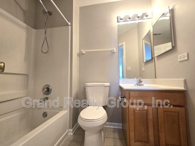Building Photo - 652 S Rosehall Ln