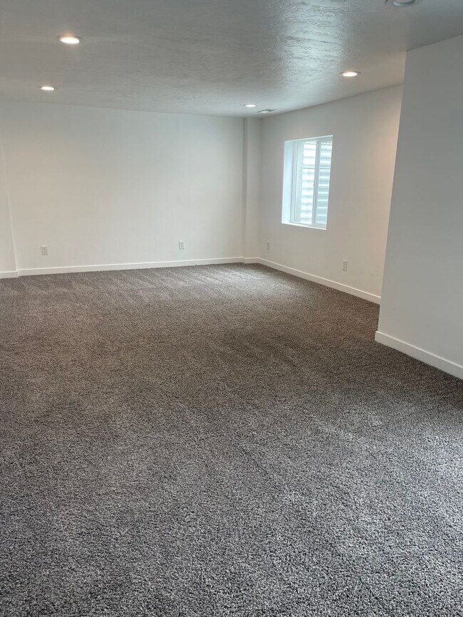 Building Photo - Beautiful Saratoga Springs Townhome for rent!