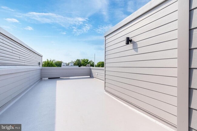 Building Photo - 2139 N 7th St