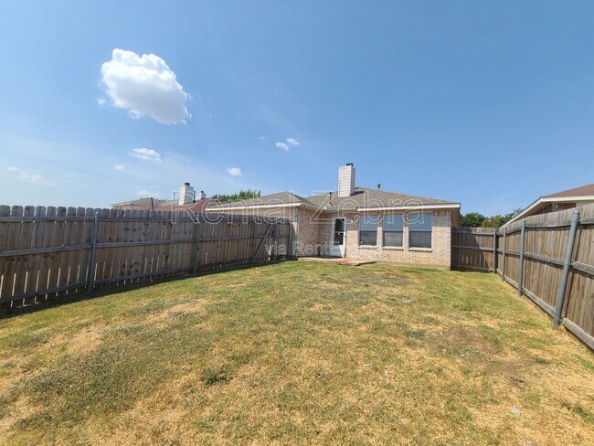 Building Photo - 2736 Murphy Dr