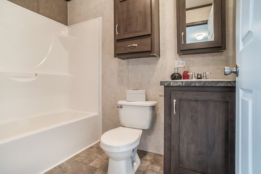 Building Photo - 2251 Wellington Green Dr