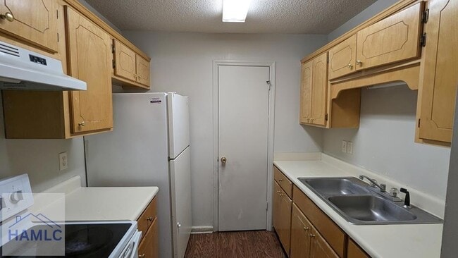 Building Photo - 132 Rolland St