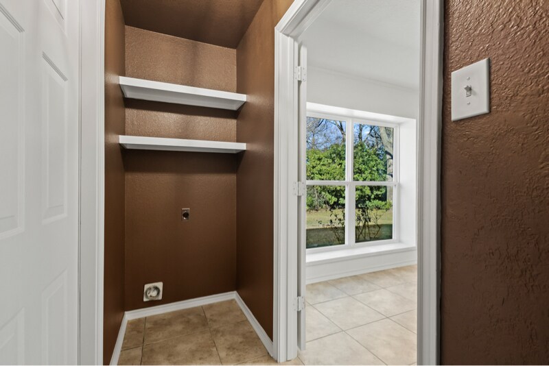 Building Photo - 170 N Meadowbrook Dr