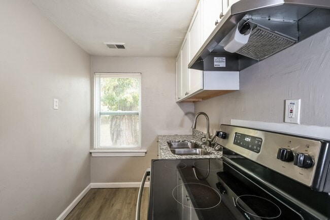 Building Photo - 405 Jean Ave
