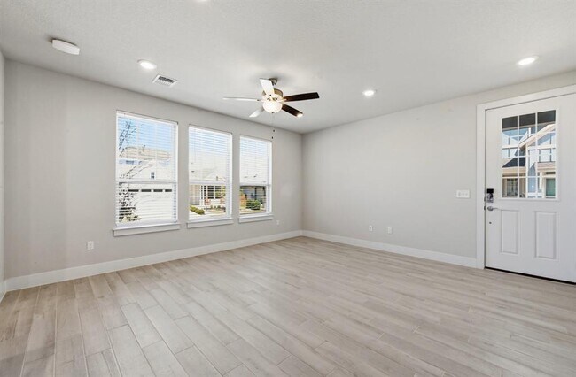Building Photo - 8401 Orizzonte St